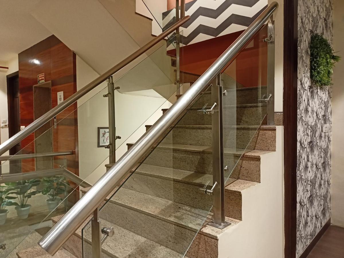 Cosy Grand, Chanakyapuri By The Cosy Hotels New Delhi Extérieur photo