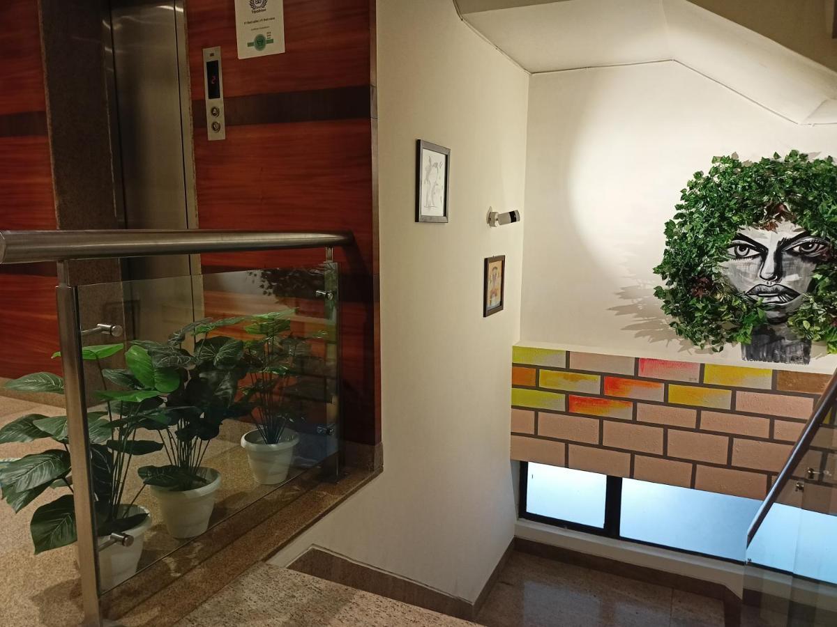 Cosy Grand, Chanakyapuri By The Cosy Hotels New Delhi Extérieur photo