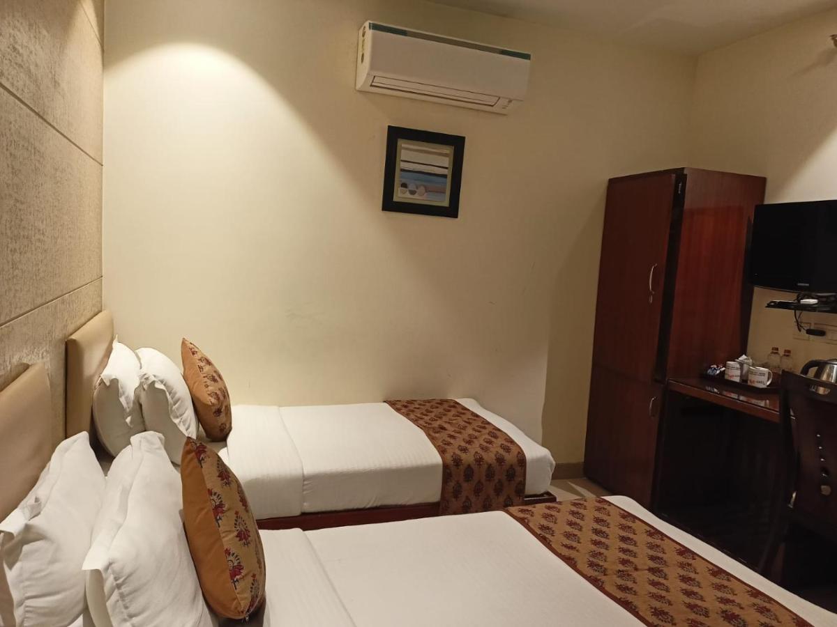 Cosy Grand, Chanakyapuri By The Cosy Hotels New Delhi Extérieur photo