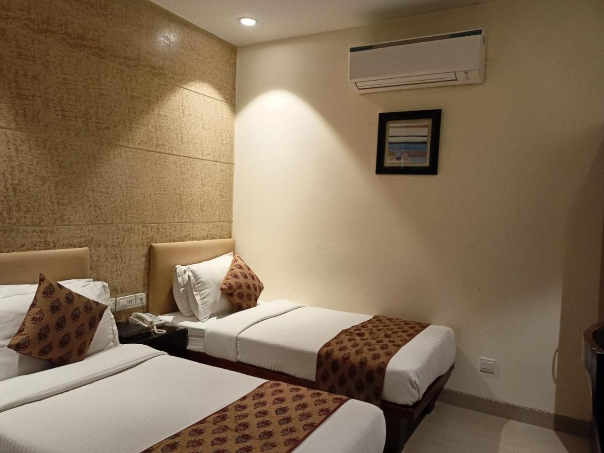 Cosy Grand, Chanakyapuri By The Cosy Hotels New Delhi Extérieur photo