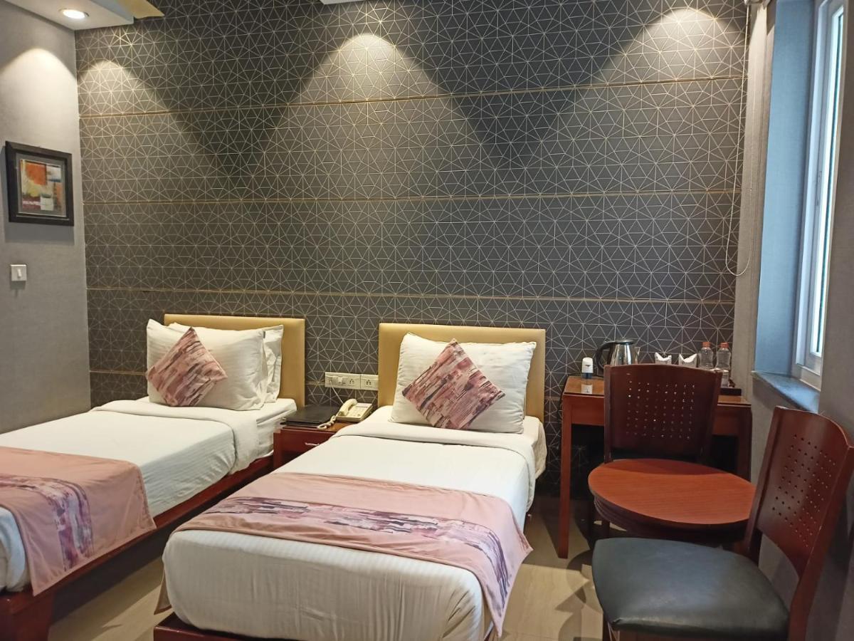 Cosy Grand, Chanakyapuri By The Cosy Hotels New Delhi Extérieur photo
