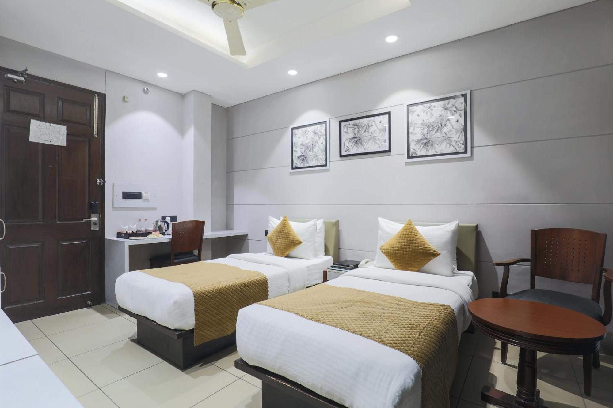 Cosy Grand, Chanakyapuri By The Cosy Hotels New Delhi Extérieur photo