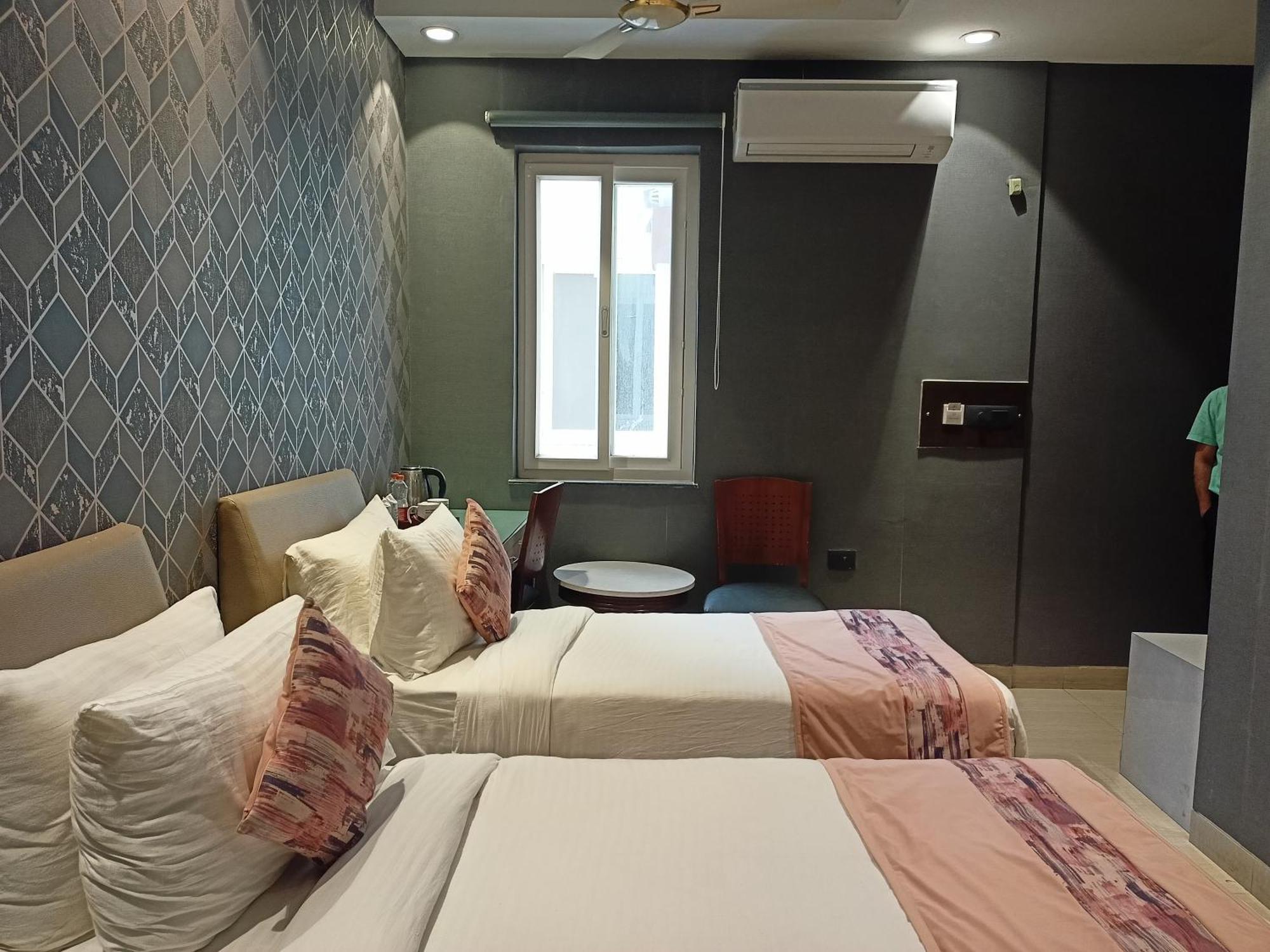 Cosy Grand, Chanakyapuri By The Cosy Hotels New Delhi Extérieur photo