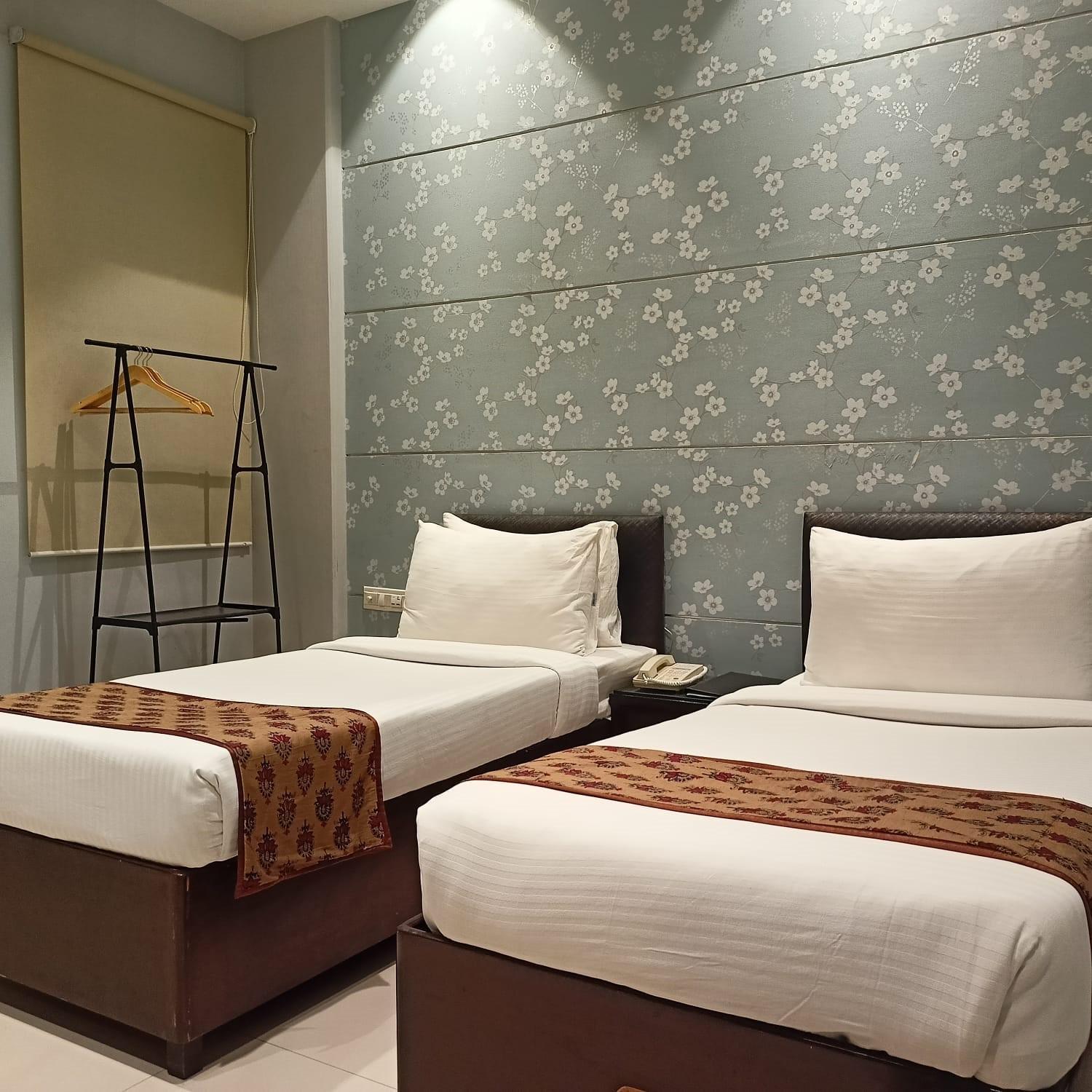 Cosy Grand, Chanakyapuri By The Cosy Hotels New Delhi Extérieur photo