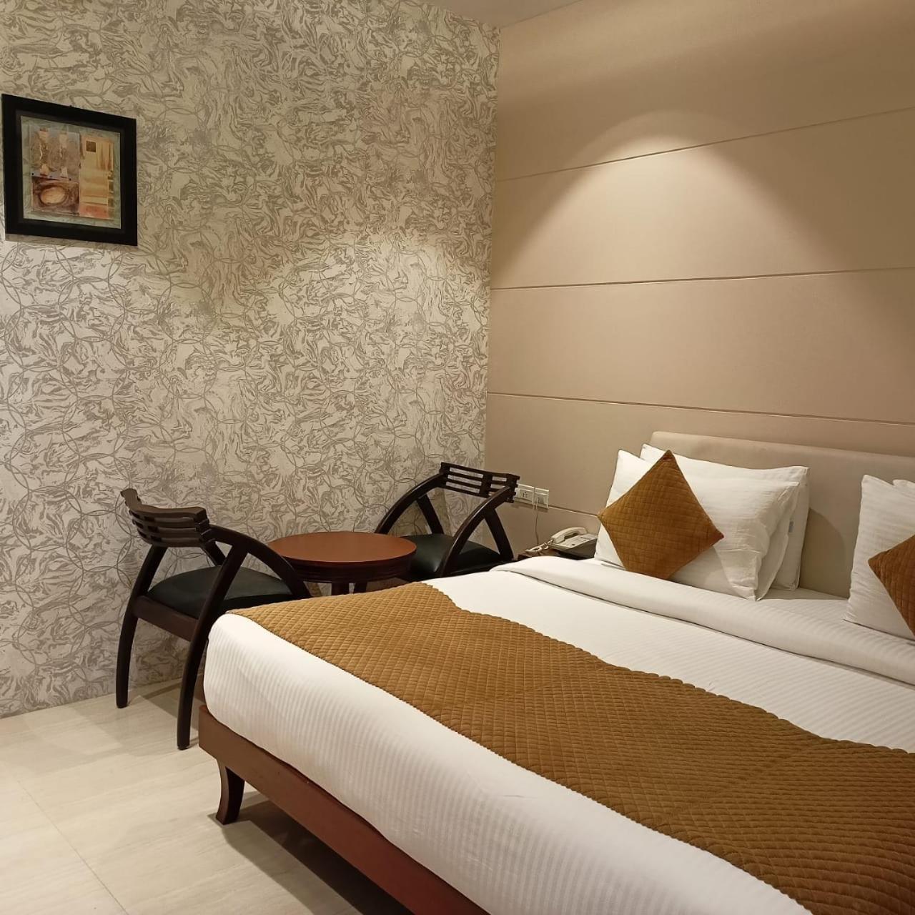 Cosy Grand, Chanakyapuri By The Cosy Hotels New Delhi Extérieur photo