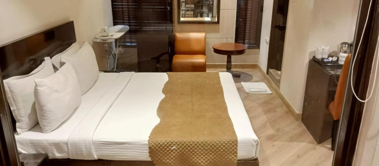 Cosy Grand, Chanakyapuri By The Cosy Hotels New Delhi Extérieur photo