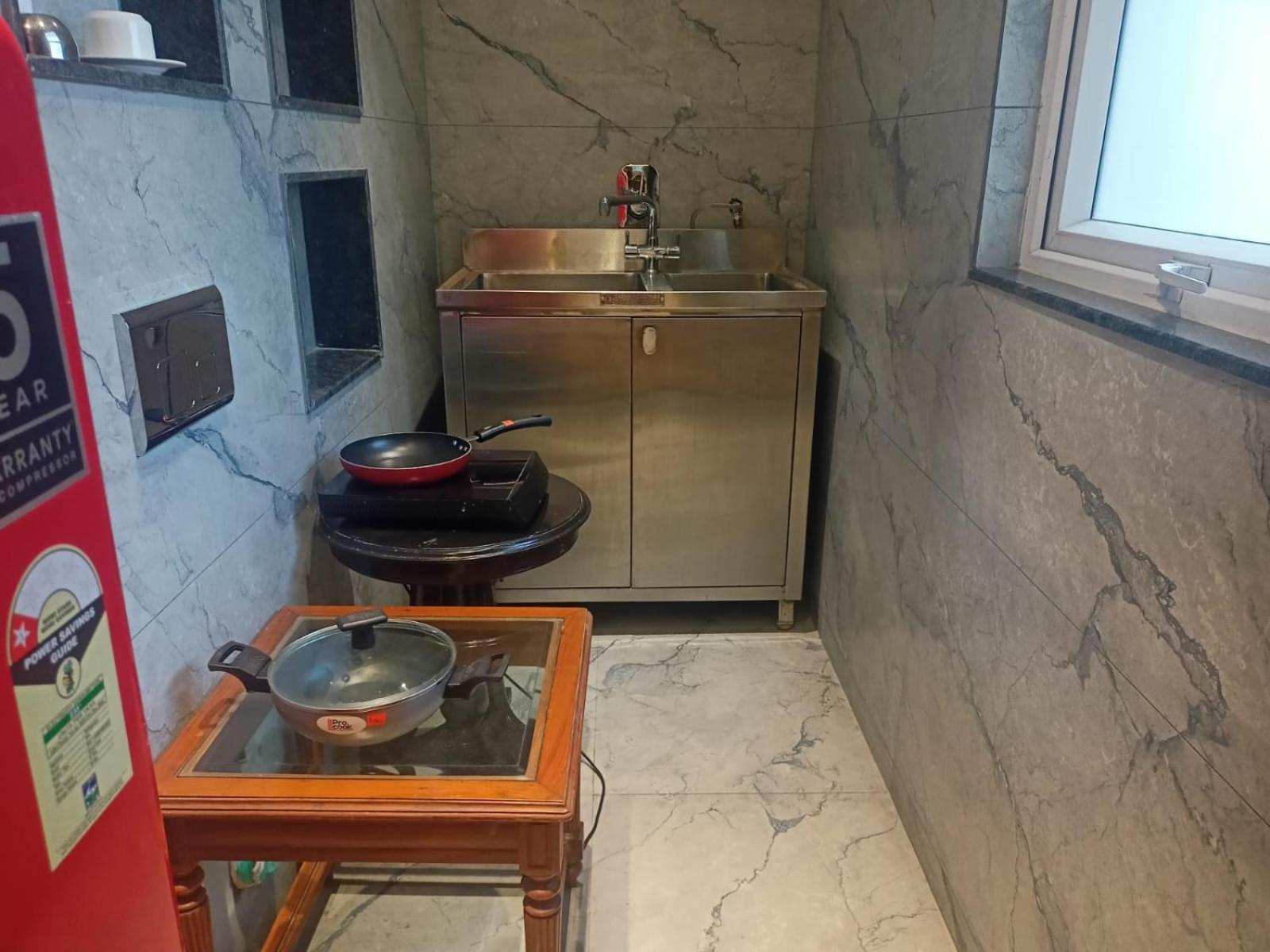 Cosy Grand, Chanakyapuri By The Cosy Hotels New Delhi Extérieur photo