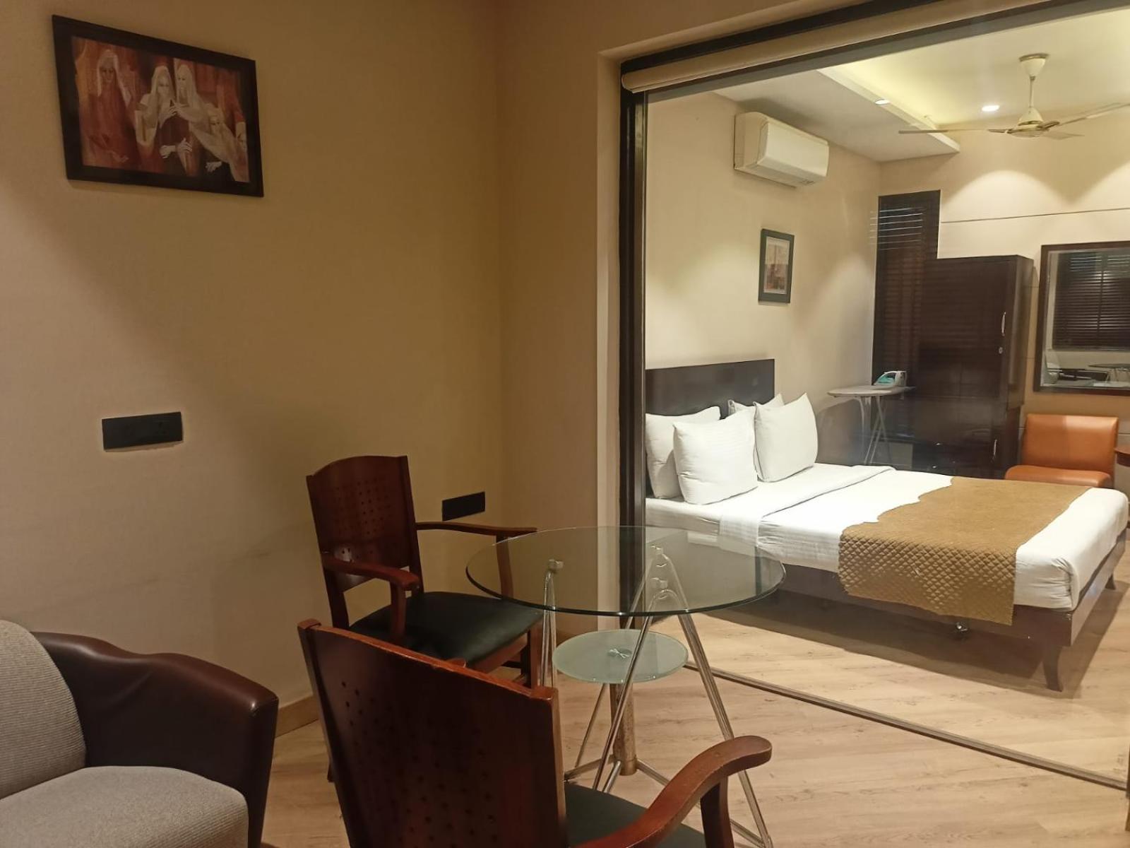 Cosy Grand, Chanakyapuri By The Cosy Hotels New Delhi Extérieur photo